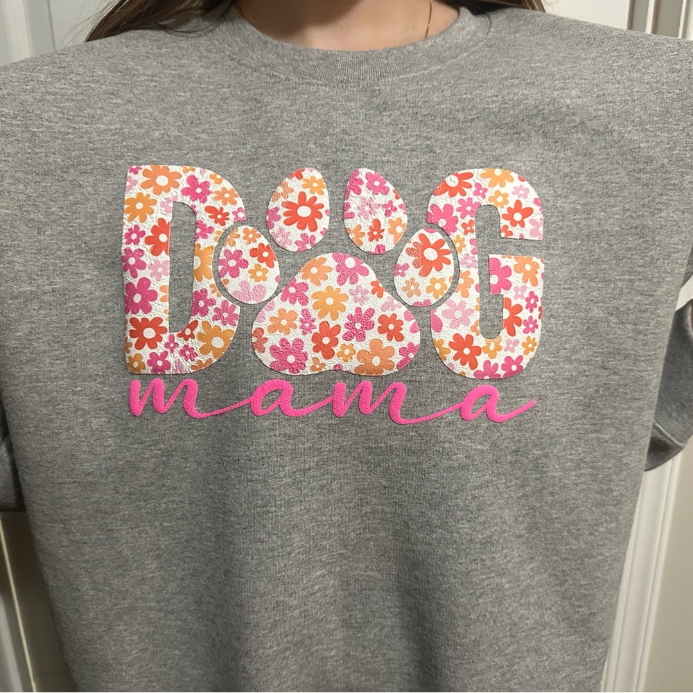 Gray Dog Mama Graphic T-Shirt